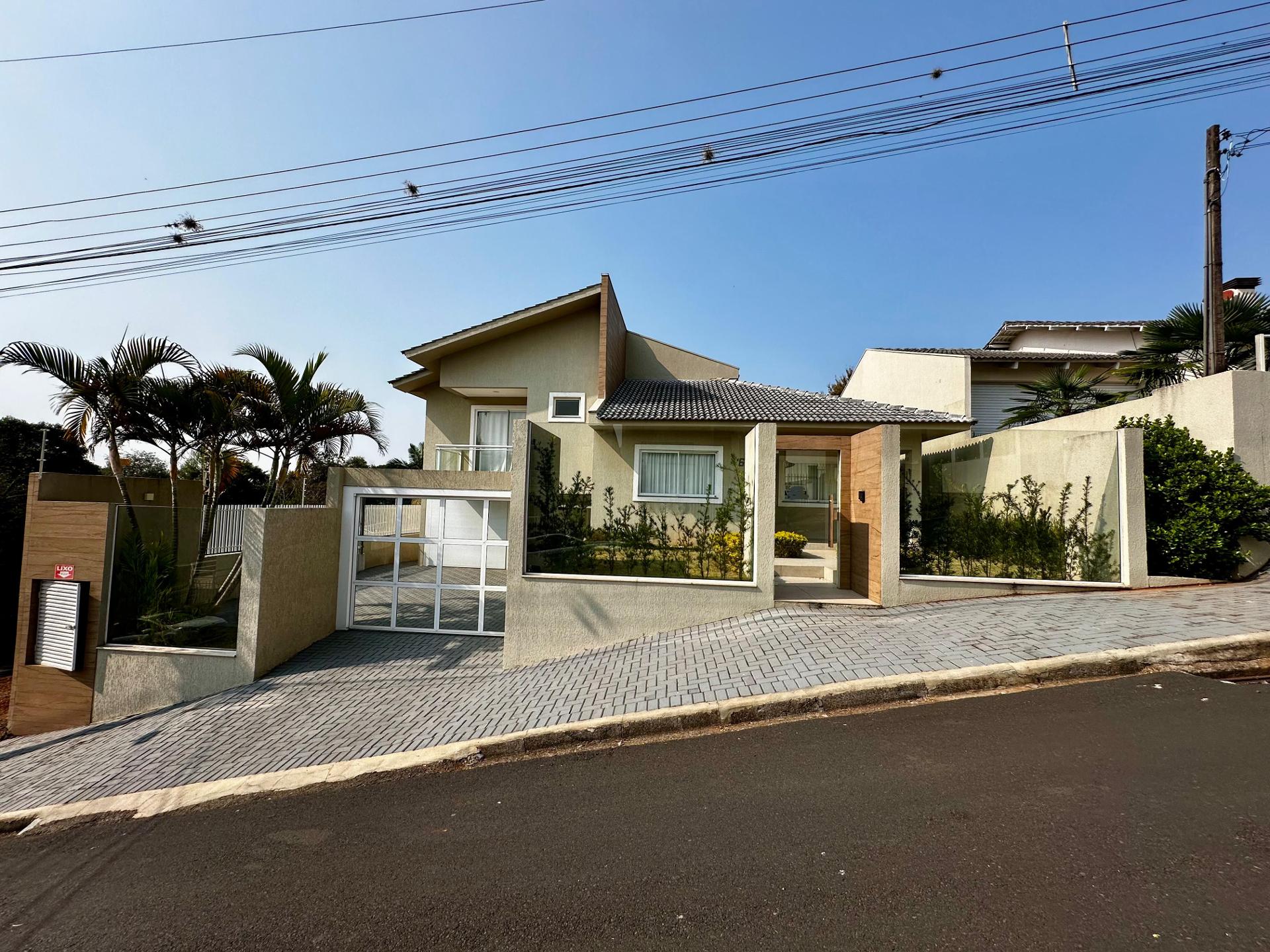 Casa com piscina ? venda no bairro Jardim Primavera em Pato Br...