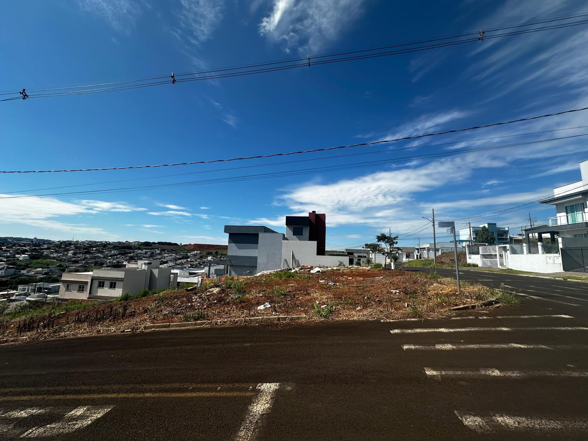 Terreno à venda com área total de 379,05 m  no Bairro Fraron e...