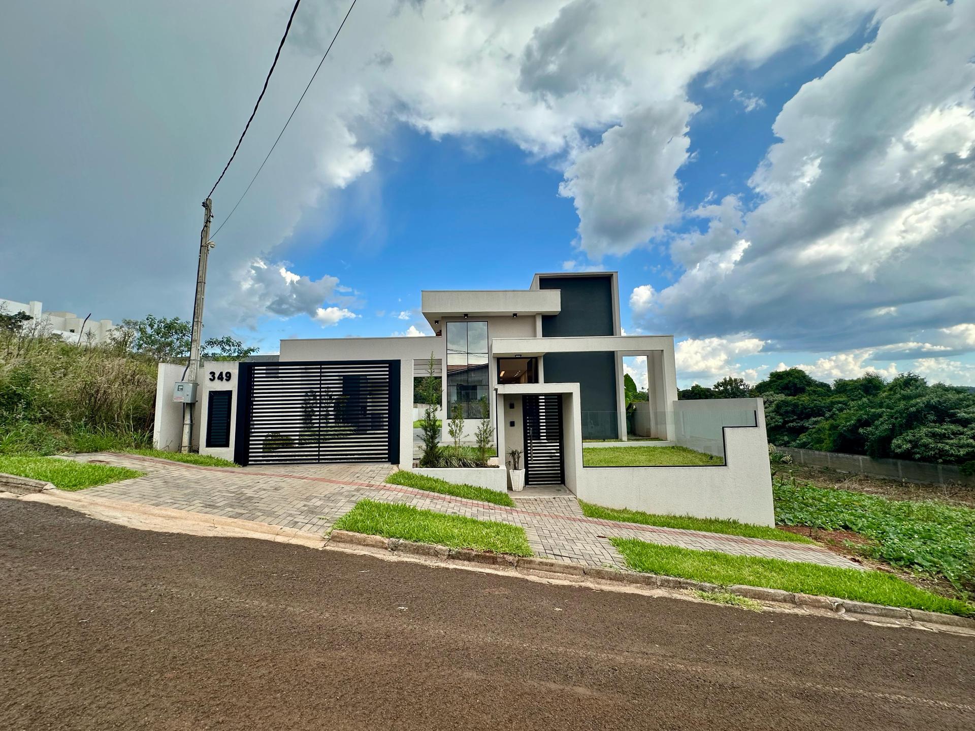 Casa de Alto Padrão no bairro Menino Deus em Pato Branco - PR
