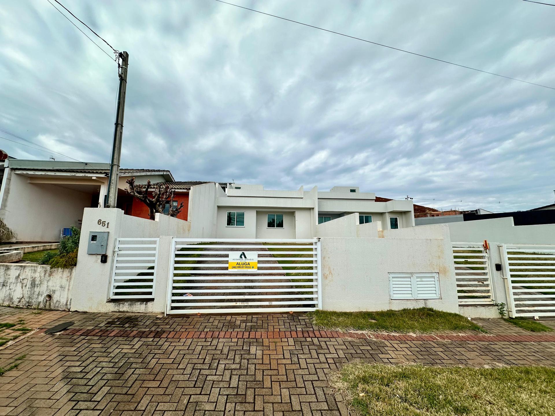 Casa para loca??o com 02 quartos no bairro Fraron em Pato Bran...