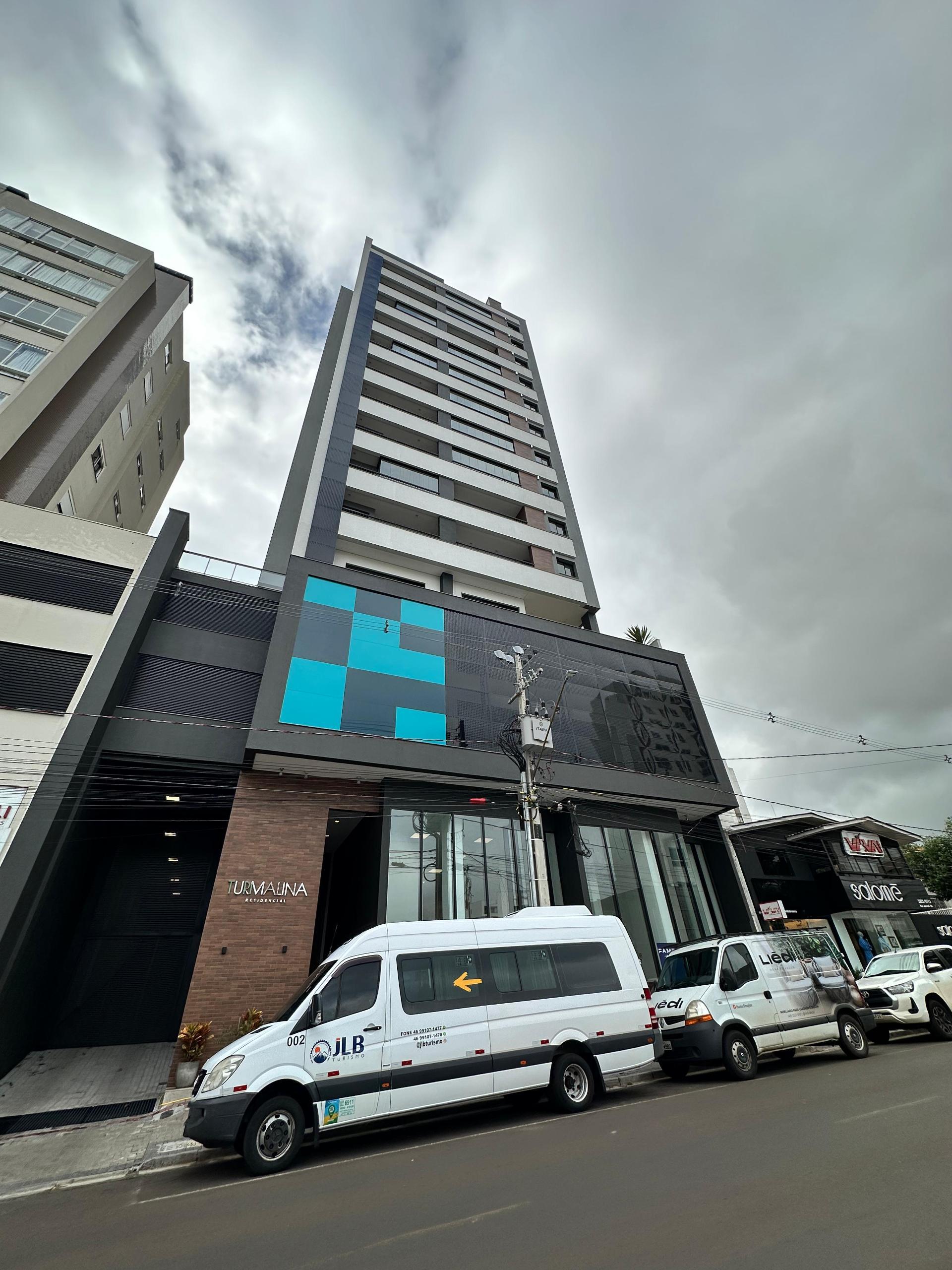 Apartamento à venda no Residencial Turmalina no Centro de Pato...