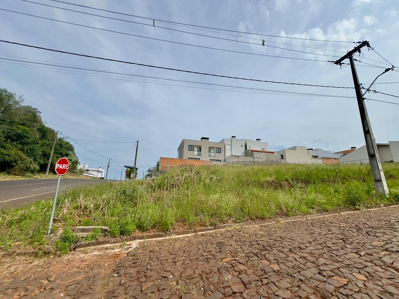 Lote de esquina à venda no bairro Fraron em Pato Branco - PR