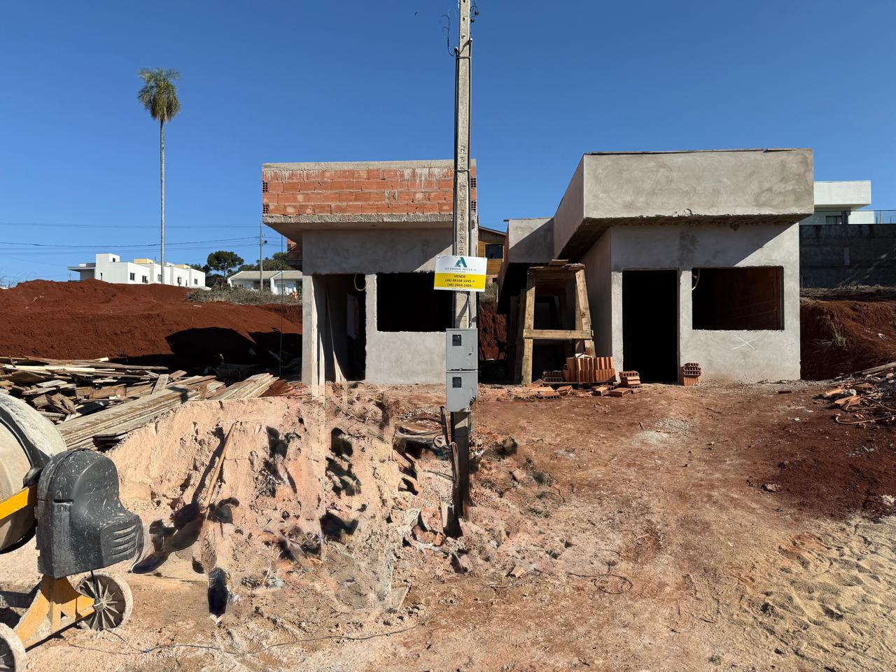 Casa em construção à venda no bairro São Francisco em Pato Bra...