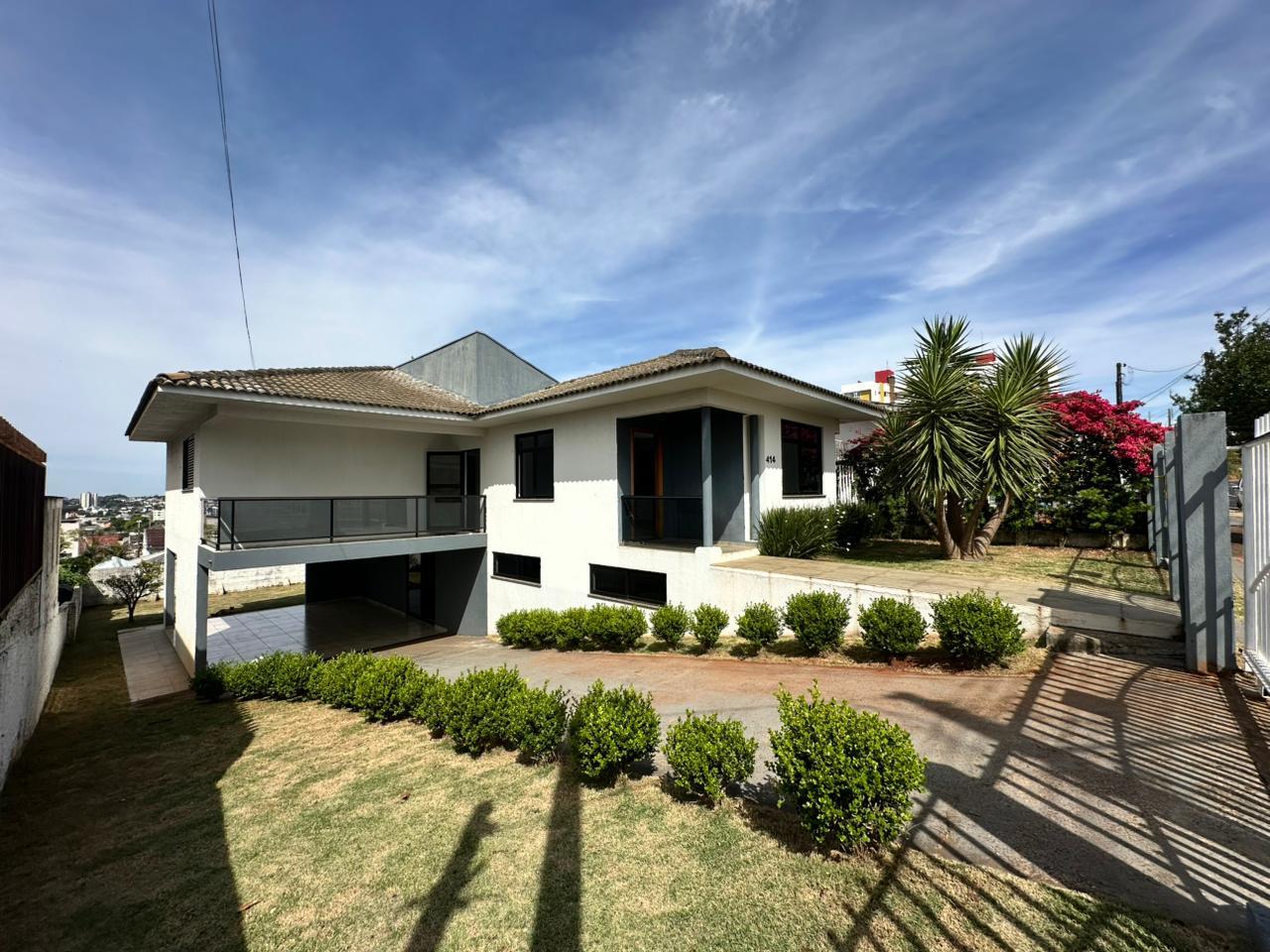 Casa com 01 suíte e 03 quartos no bairro Jardim Primavera em P...