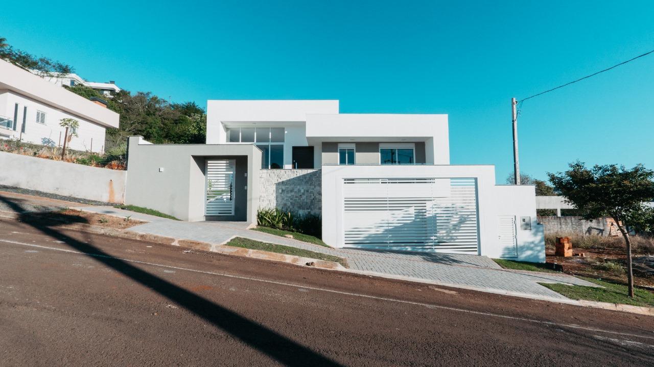 Casa com 03 suítes à venda no bairro Industrial em Pato Branco...