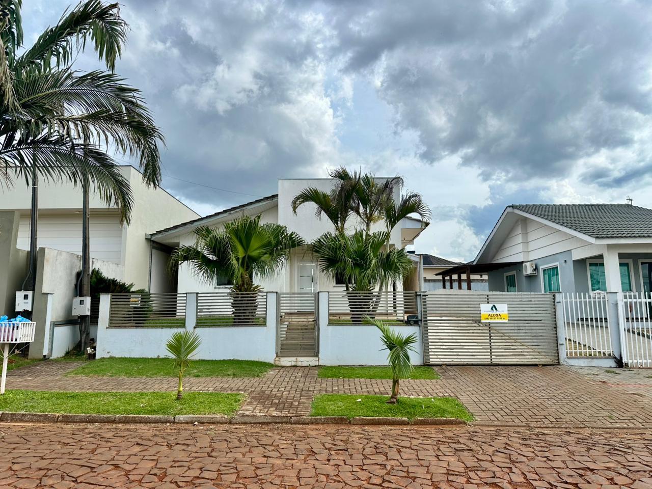 Casa com 02 quartos para loca??o no bairro Fraron em Pato Bran...