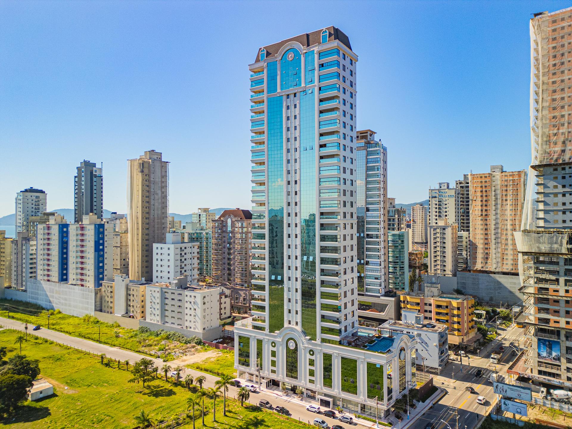 Apartamentos no Edif?cio Paramount Tower em Itapema - SC