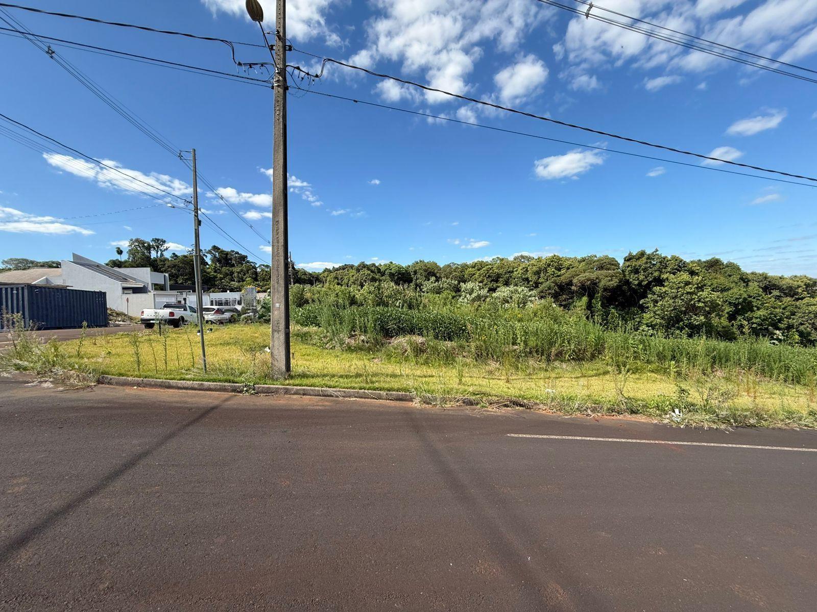 Lote amplo de esquina ? venda pr?ximo ao Shopping em Pato Bran...
