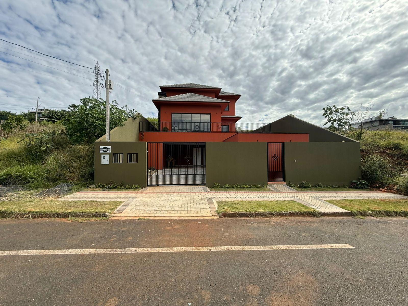 Casa com 03 su?tes ? venda no Bairro Vila Isabel em Pato Branc...