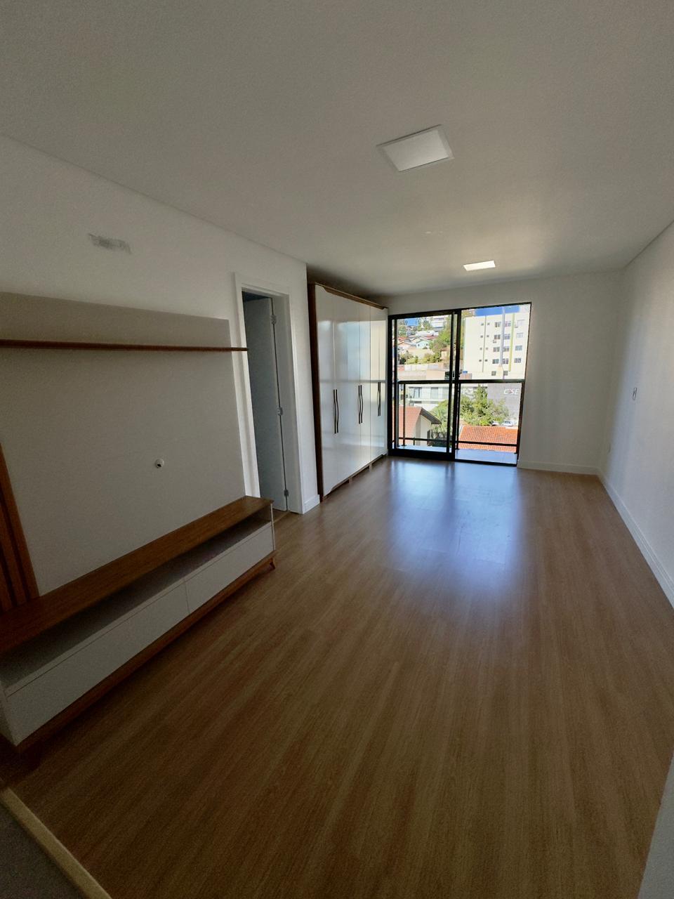 Apartamento semimobiliado para loca??o no Residencial Athos em...