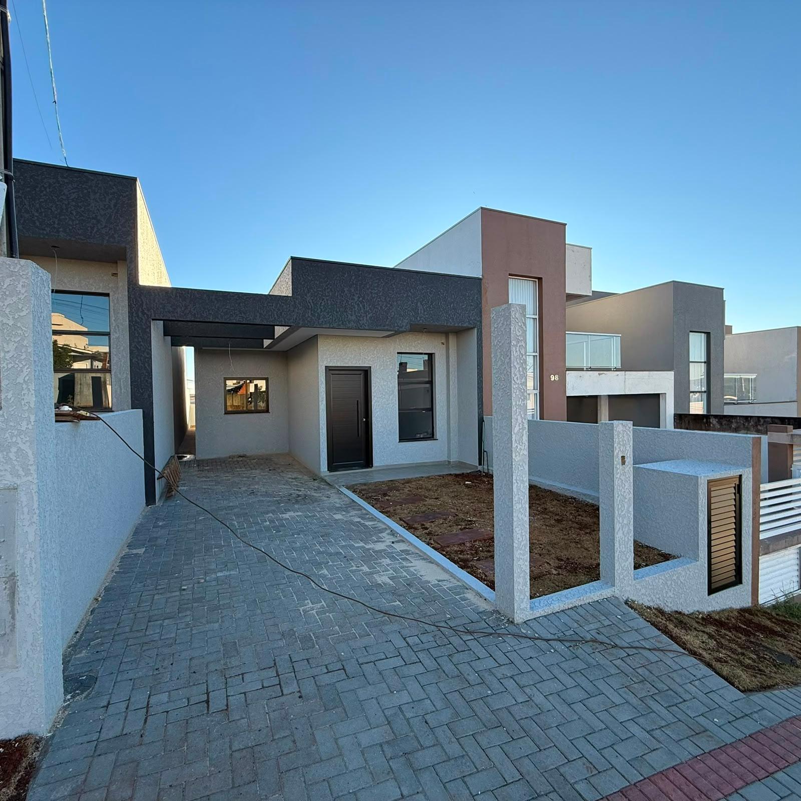 Casa de atmosfera leve à venda no bairro Fraron em Pato Branco...