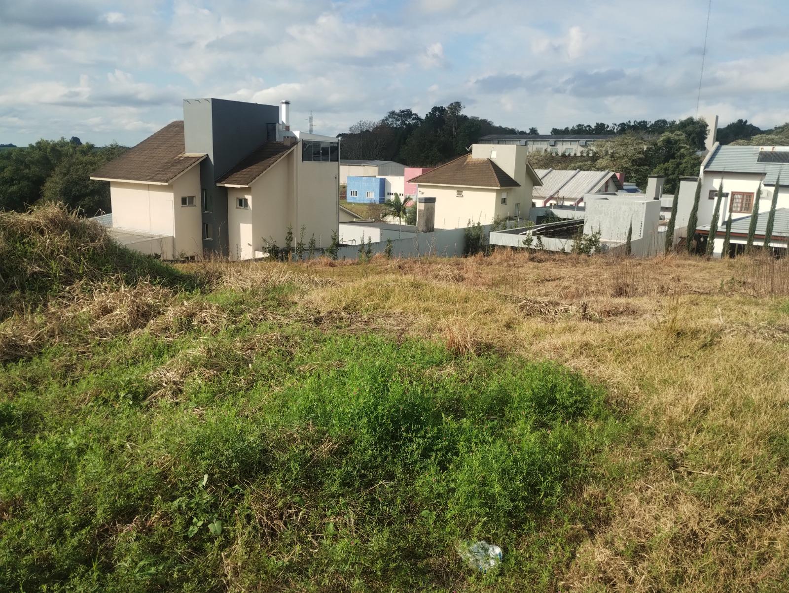 Lote em ?rea tranquila ? venda no bairro Parque do Som em Pato...