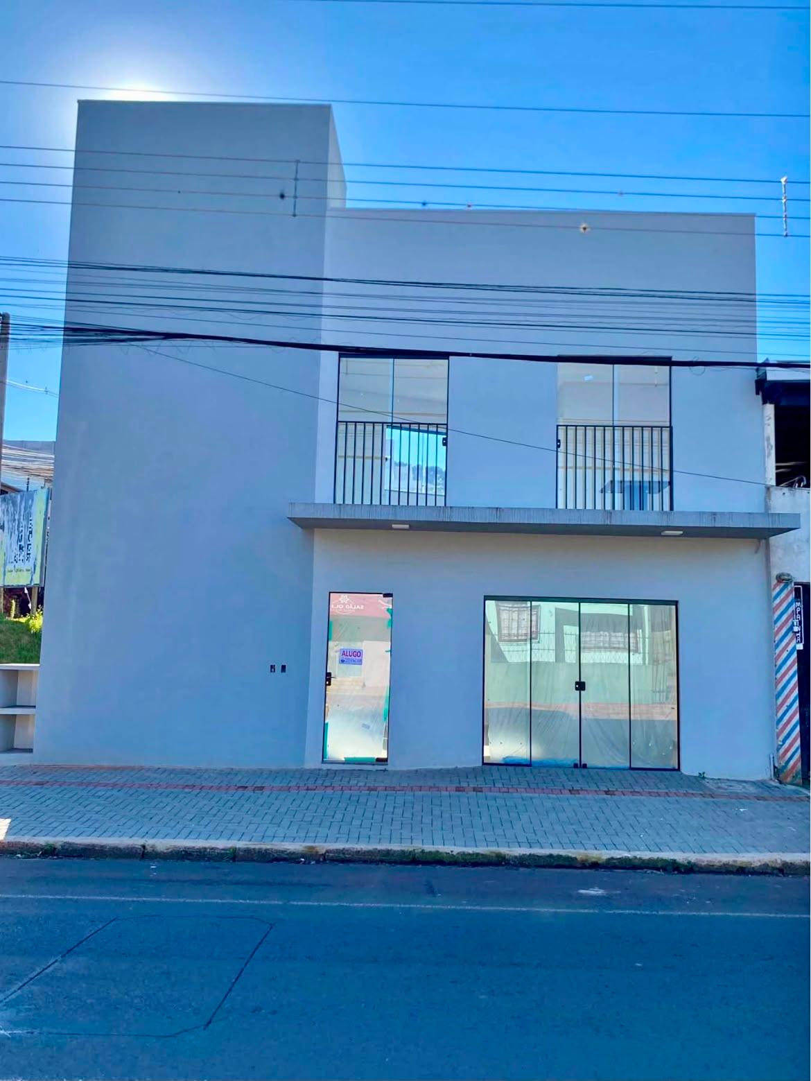 Edif?cio com sala comercial e apartamento no Centro de Pato Br...