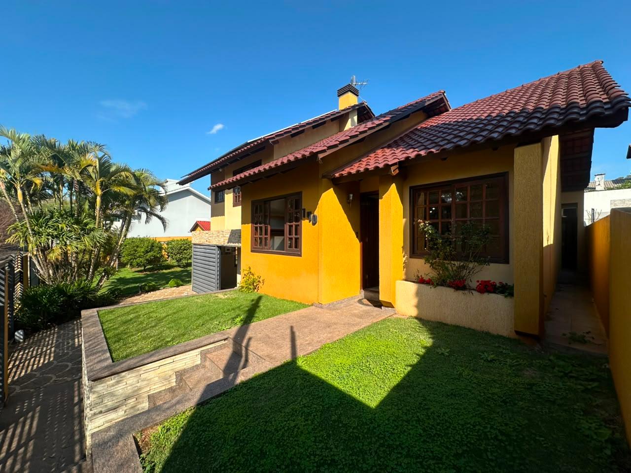 Casa com amplo terreno à venda no bairro Pinheiros em Pato Bra...
