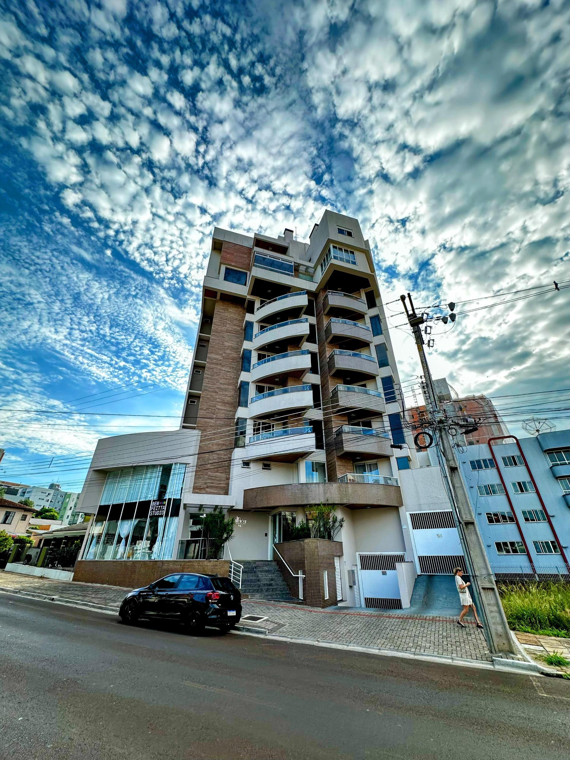 Apartamento com 03 su?tes ? venda no Centro de Pato Branco - PR