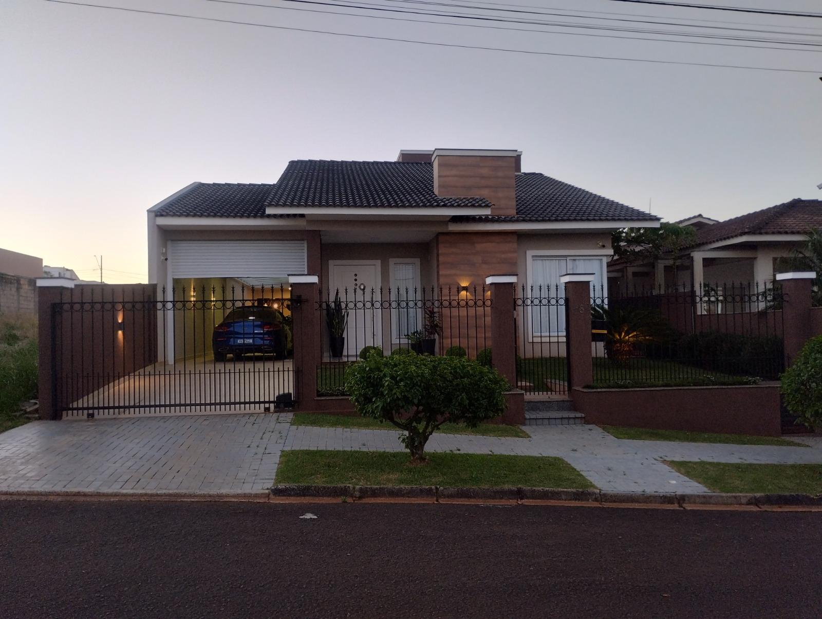 Casa de Alto Padrão no bairro Menino Deus em Pato Branco - PR