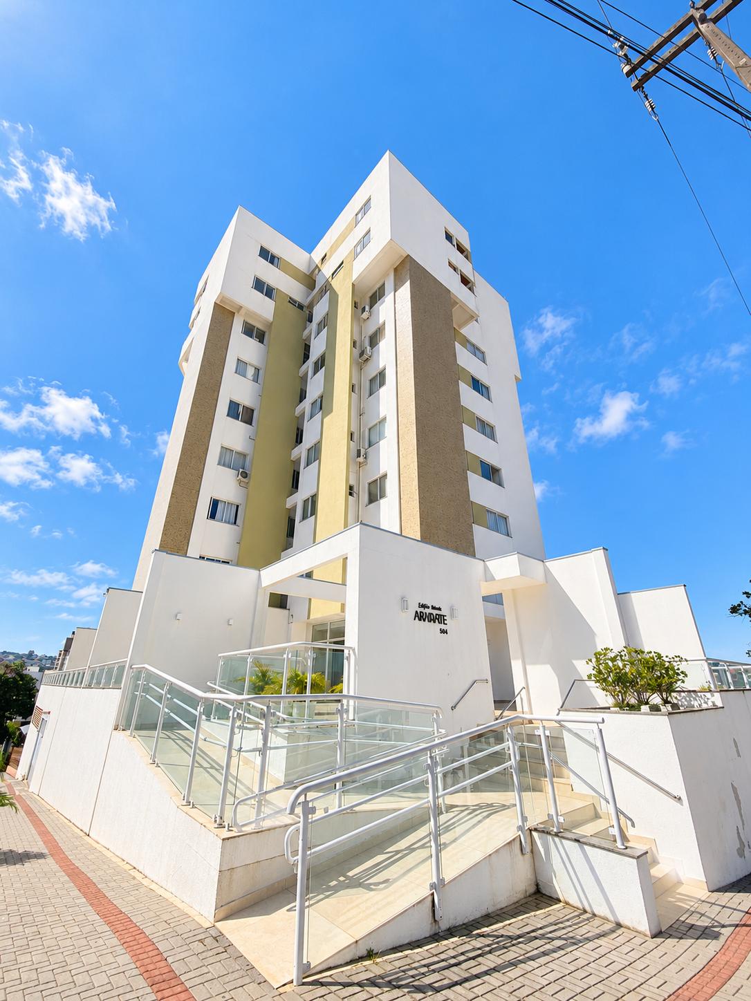 Apartamento Duplex Semi Mobiliado no Centro de Pato Branco - PR