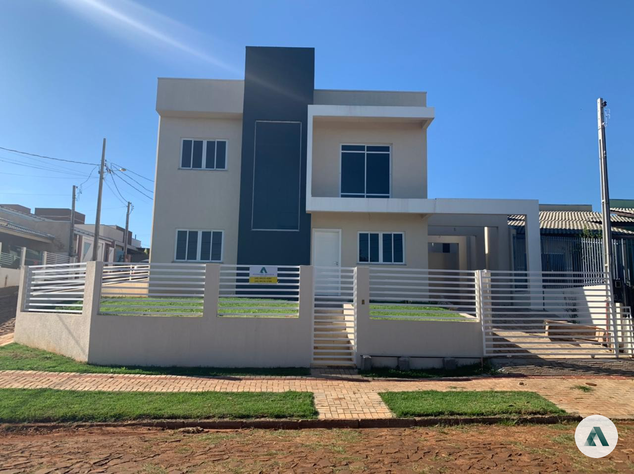 Sobrado com 01 suíte e 02 quartos no bairro Aeroporto em Pato ...