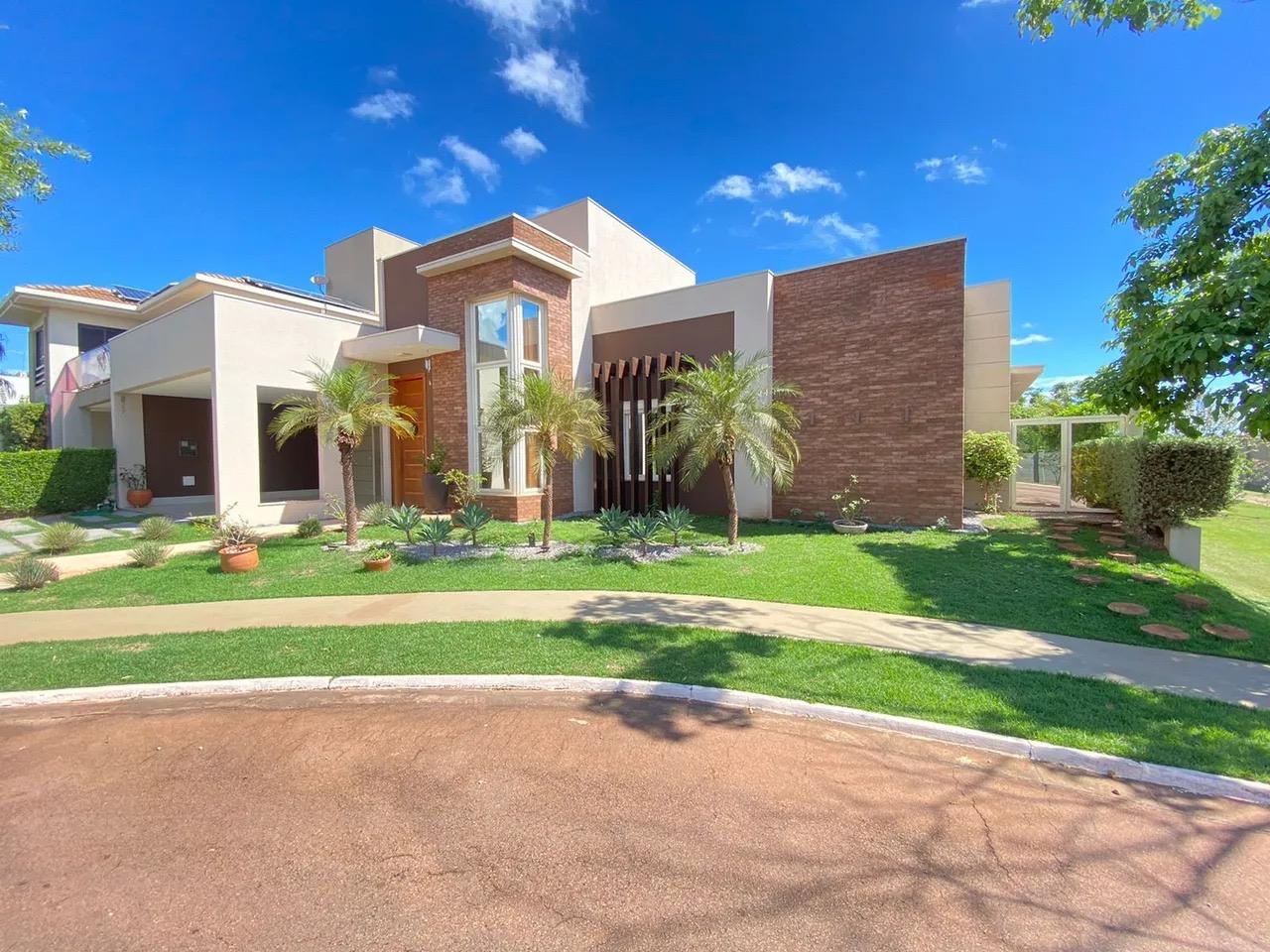 Casa Térrea de Esquina no Belvedere I com 3 Suítes, Piscina e ...