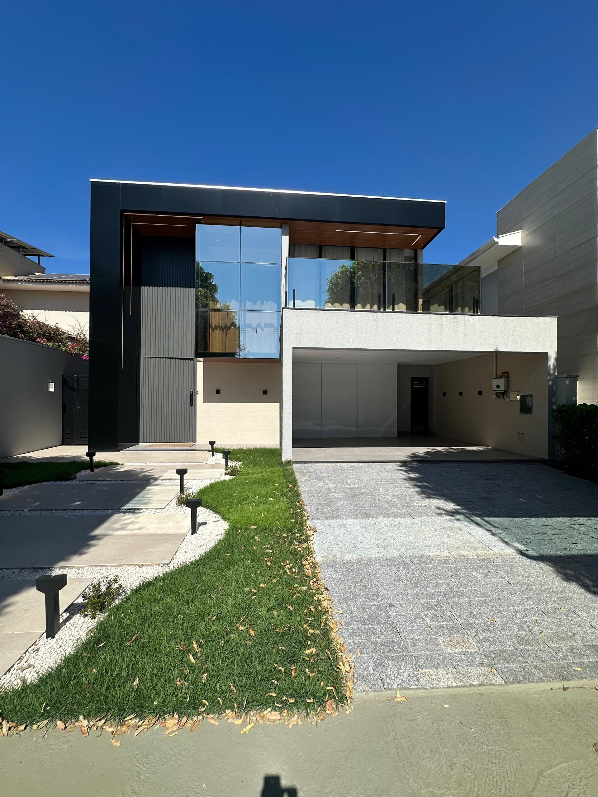 Sobrado com 5 suítes, piscina e energia solar no Belvedere I p...