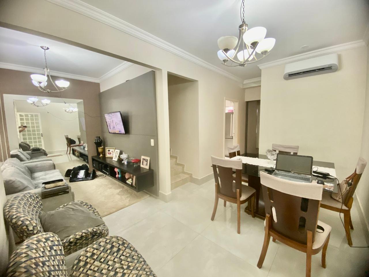 Casa térrea com 4 quartos e placas solares no Condomínio Vila ...