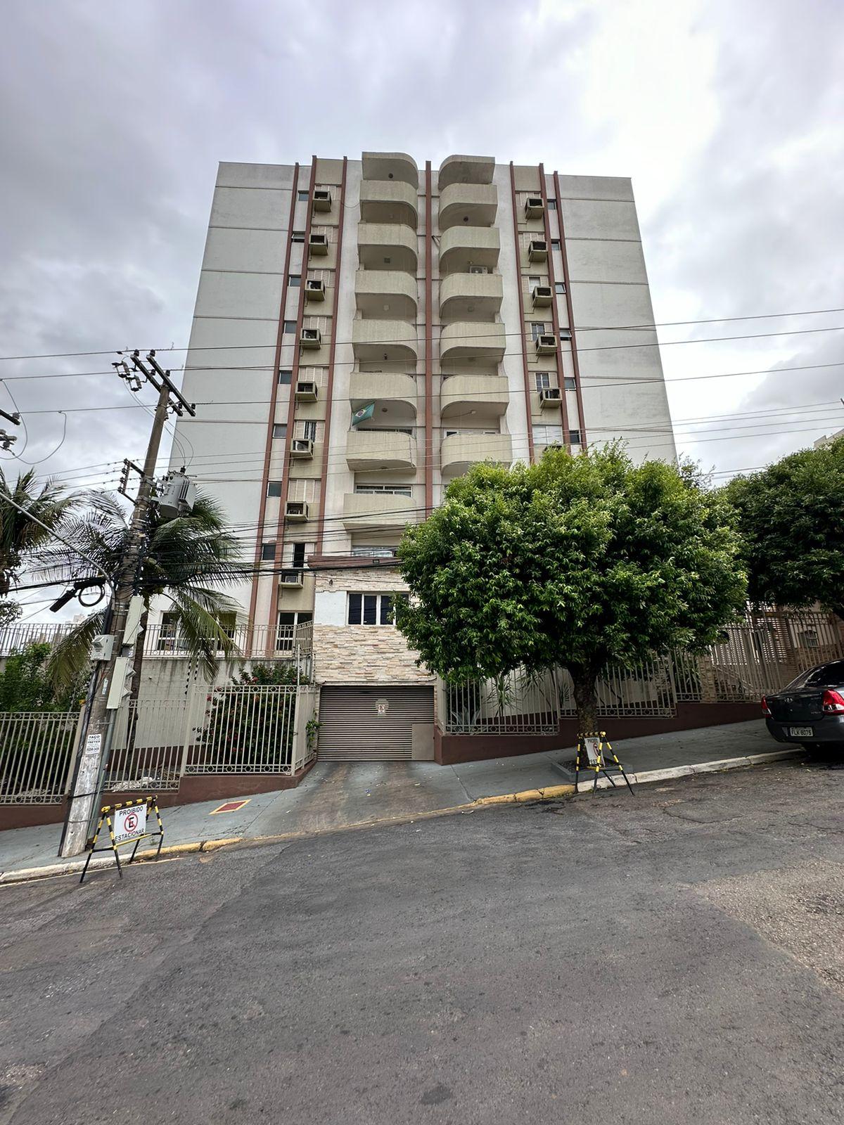 Apartamento reformado com 3 quartos e 2 vagas à venda no Edifí...