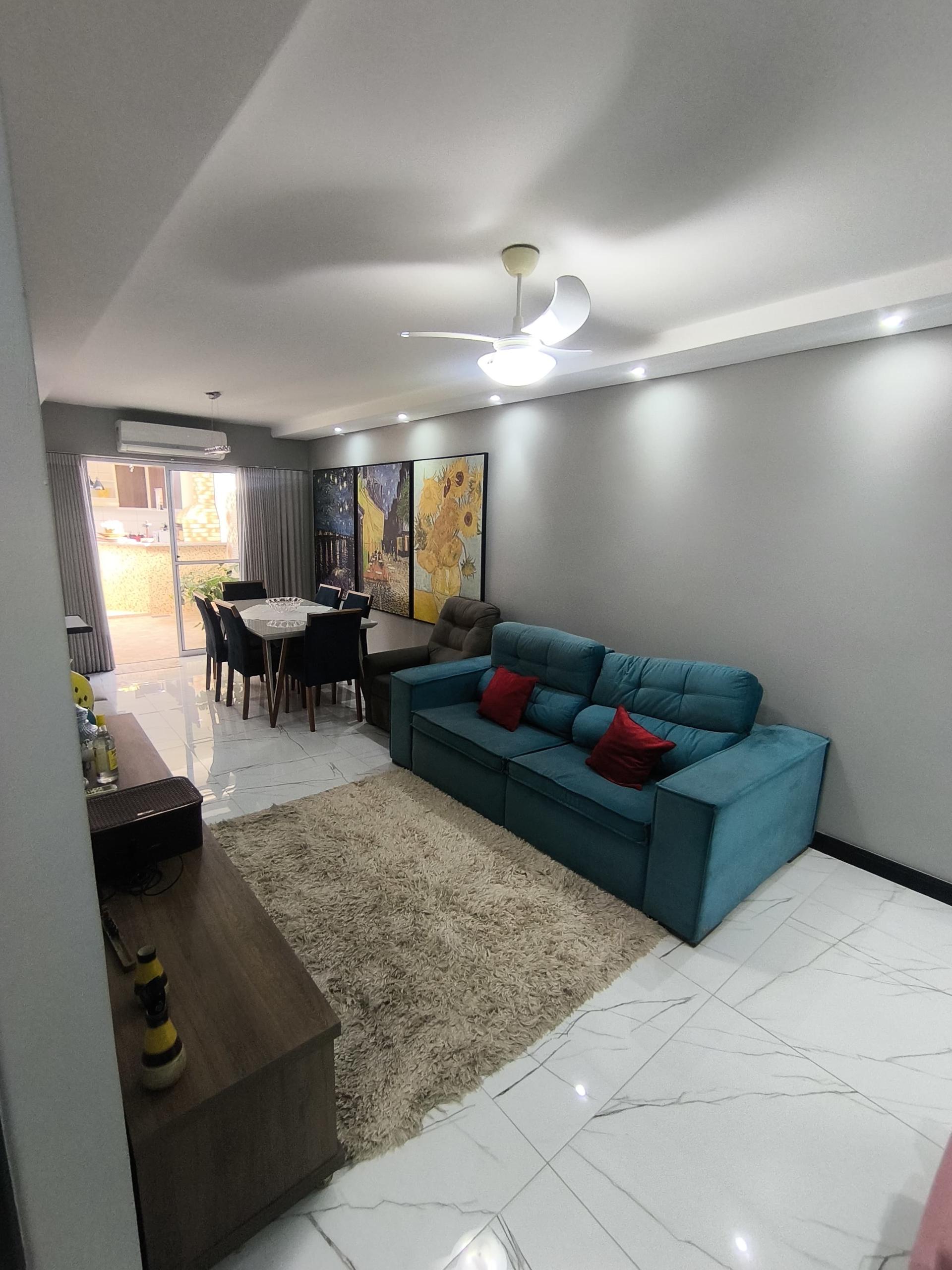 Casa Reformada com 3 Quartos no Condomínio Rio Coxipó por R  7...
