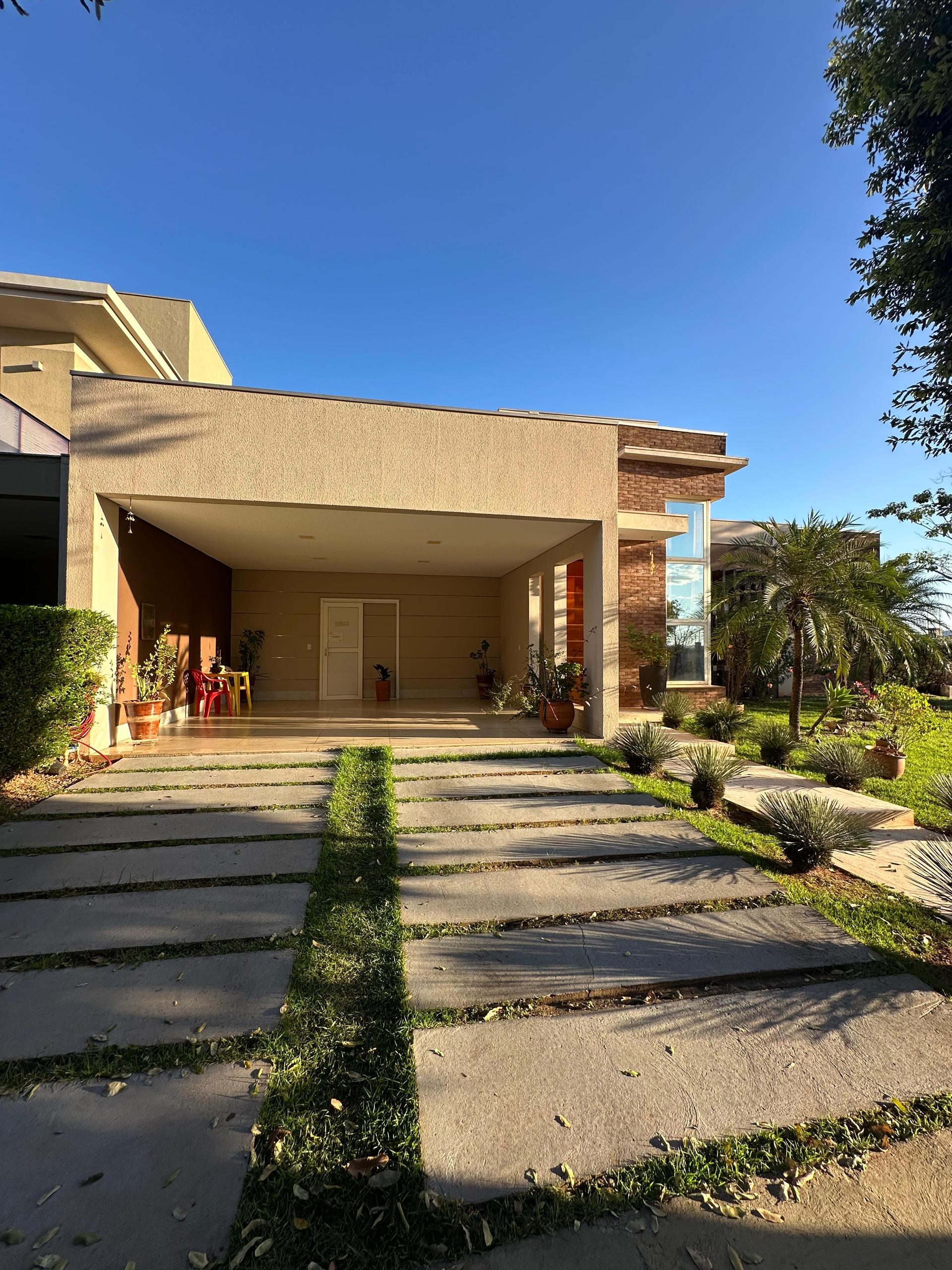 Casa T?rrea de Esquina com 3 su?tes e piscina no Belvedere I p...