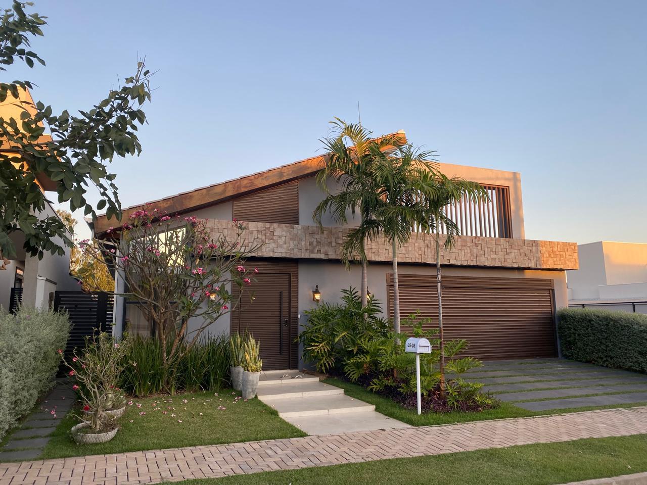 Casa T?rrea Alto Padr?o no Florais do Valle com  3 Su?tes, Pis...