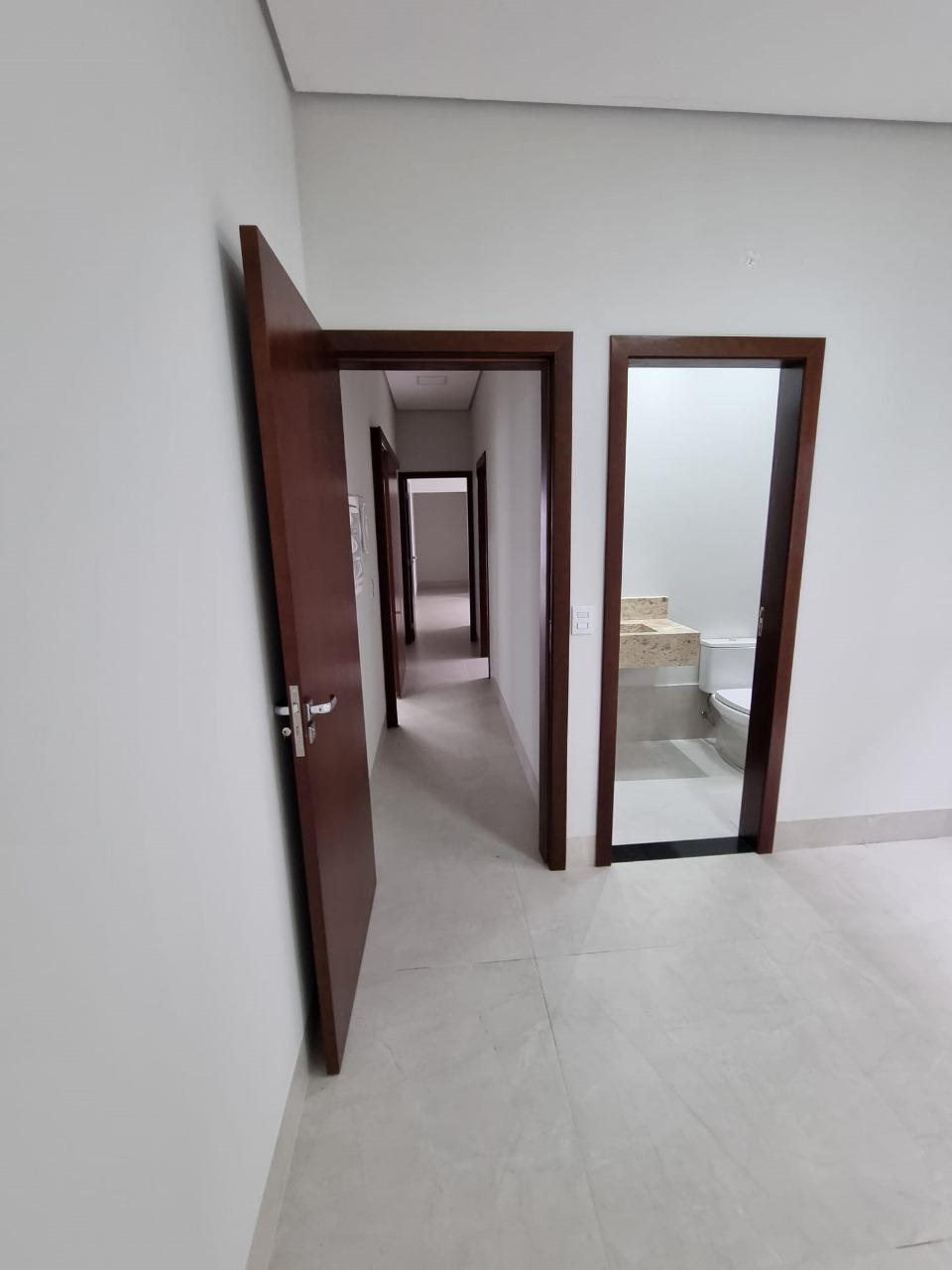 Casa térrea à venda no Primor das Torres com 3 suítes, piscina...