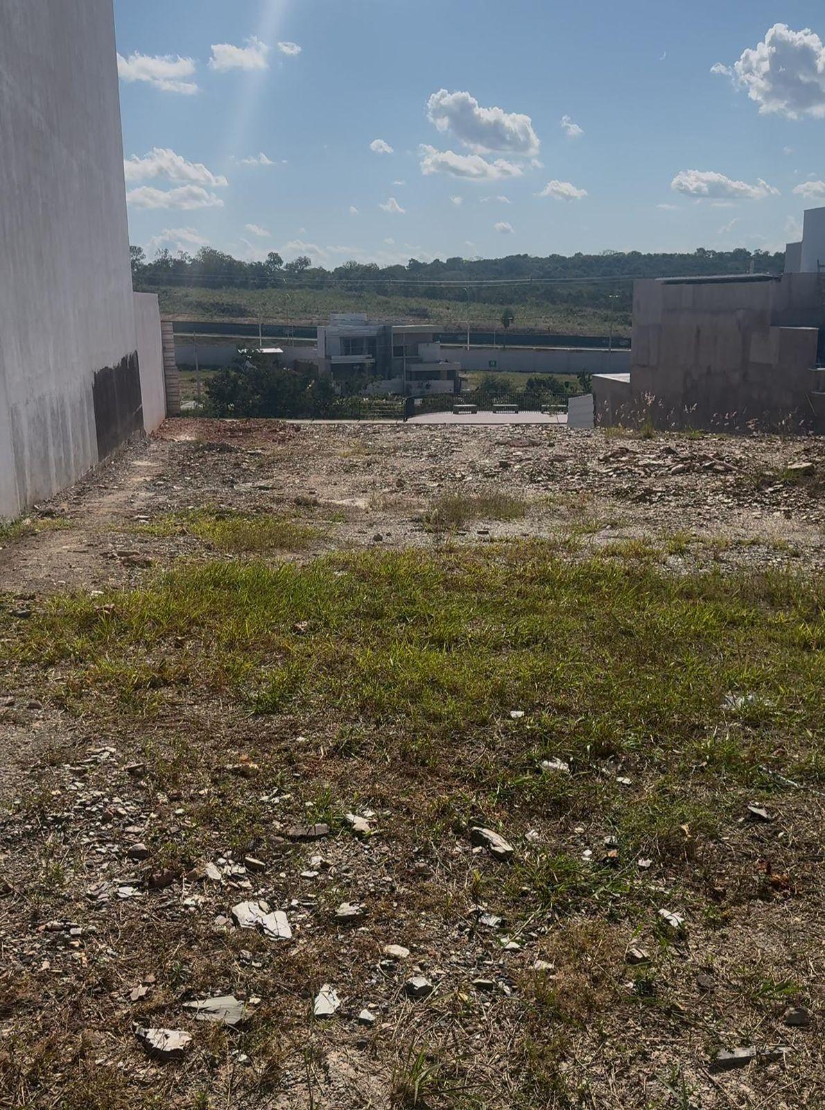 Terreno à venda no Condomínio Florais Safira com 200 m  por R ...