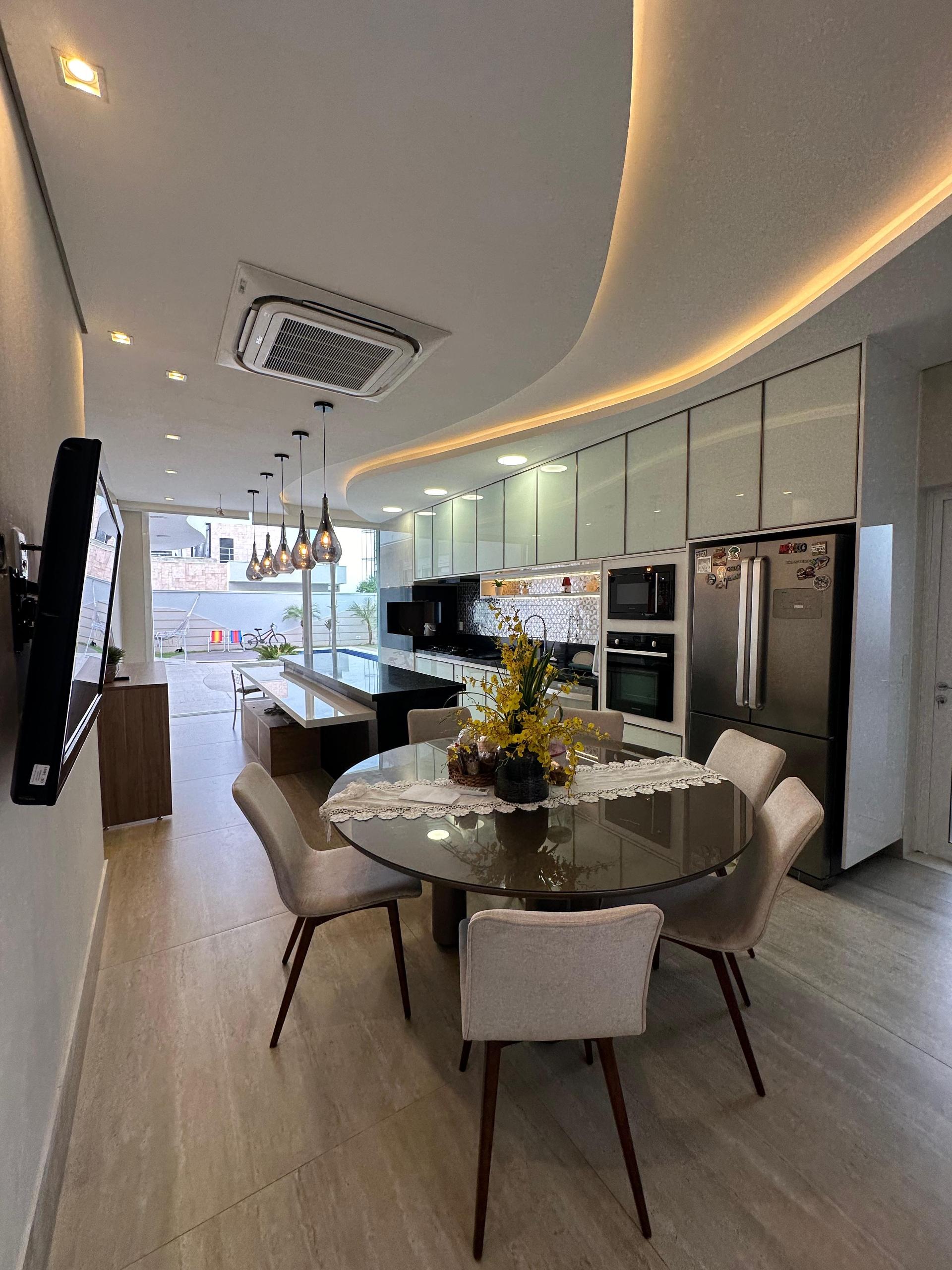 Casa White no Florais Itália com 3 suítes, piscina e alto padrão