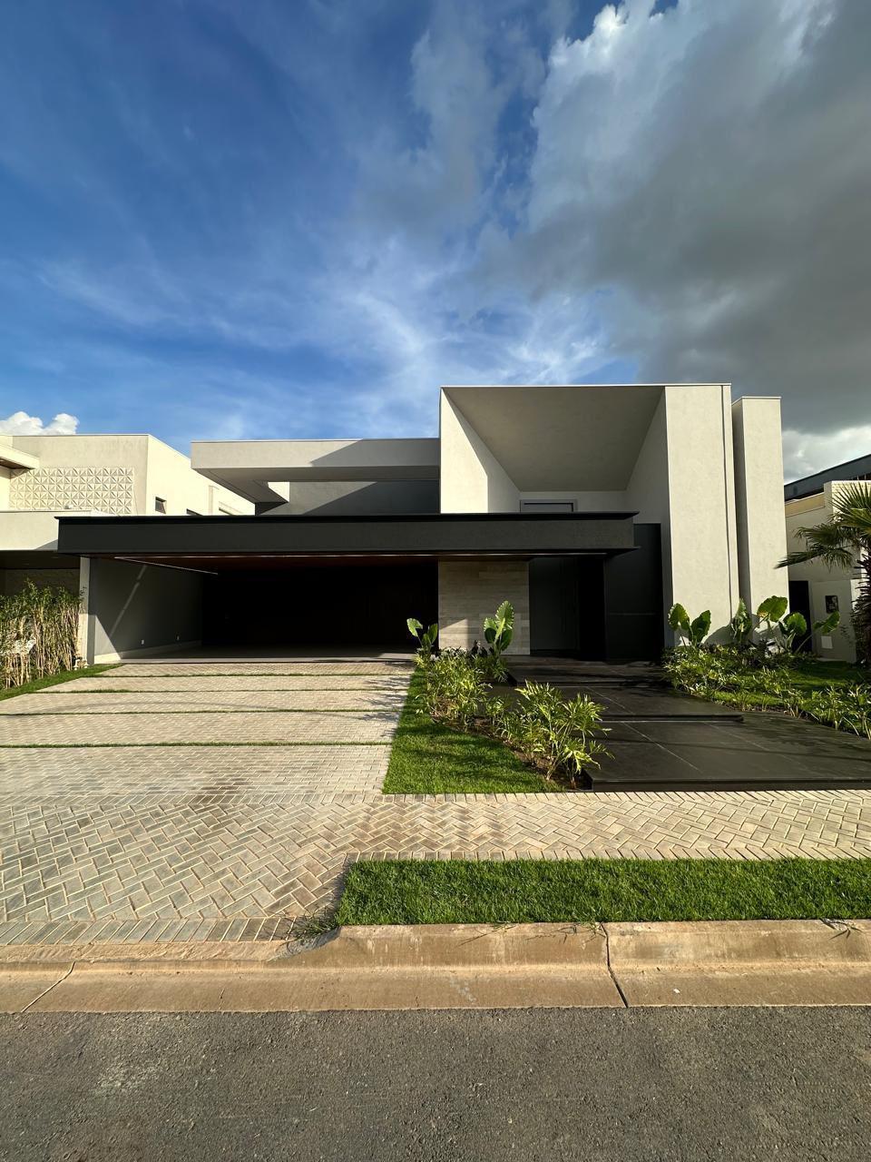 Casa térrea de alto padrão com 4 suítes no condomínio Supremo ...