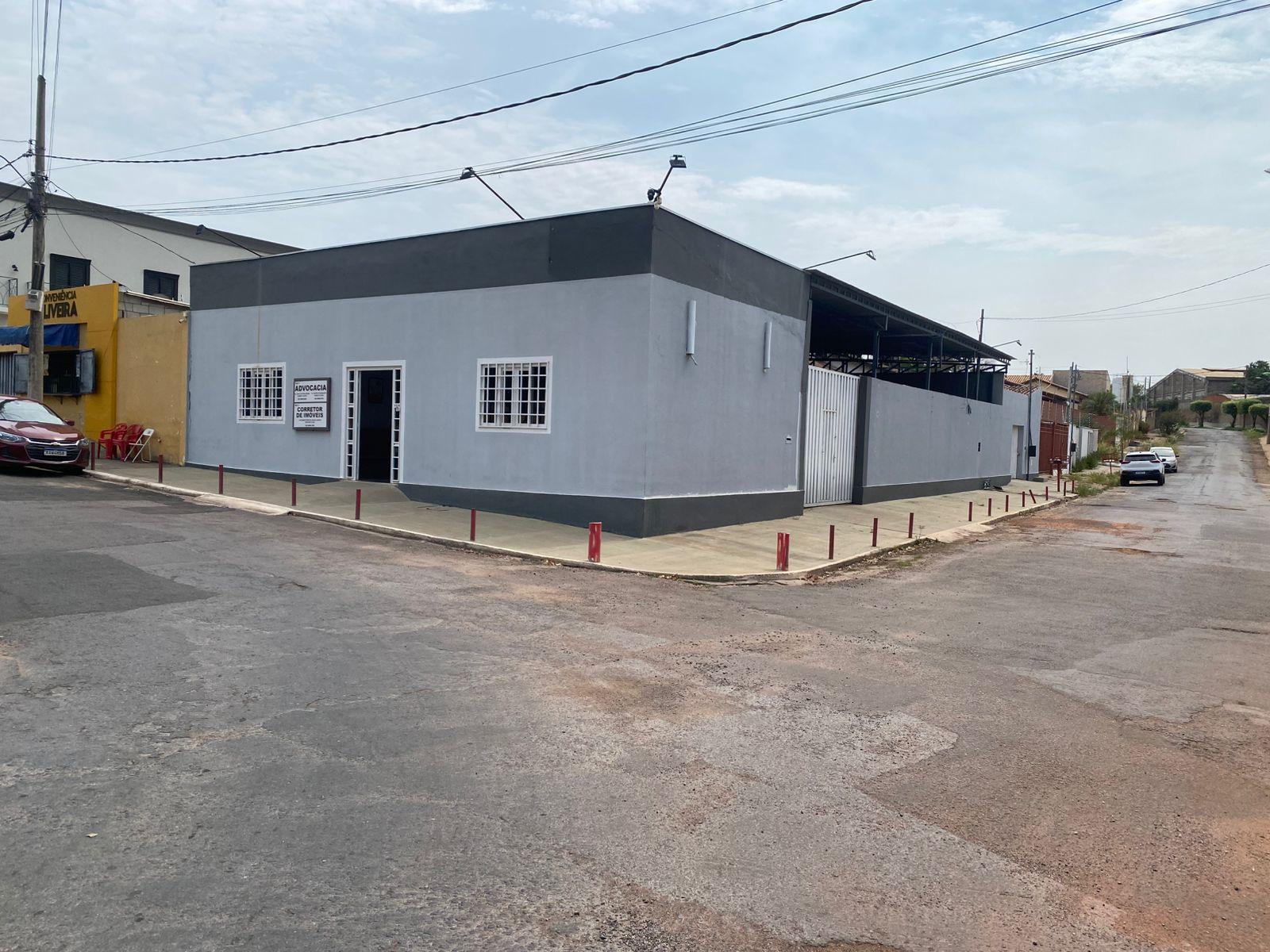 Imóvel comercial de esquina à venda no Jardim Shangri-lá com e...