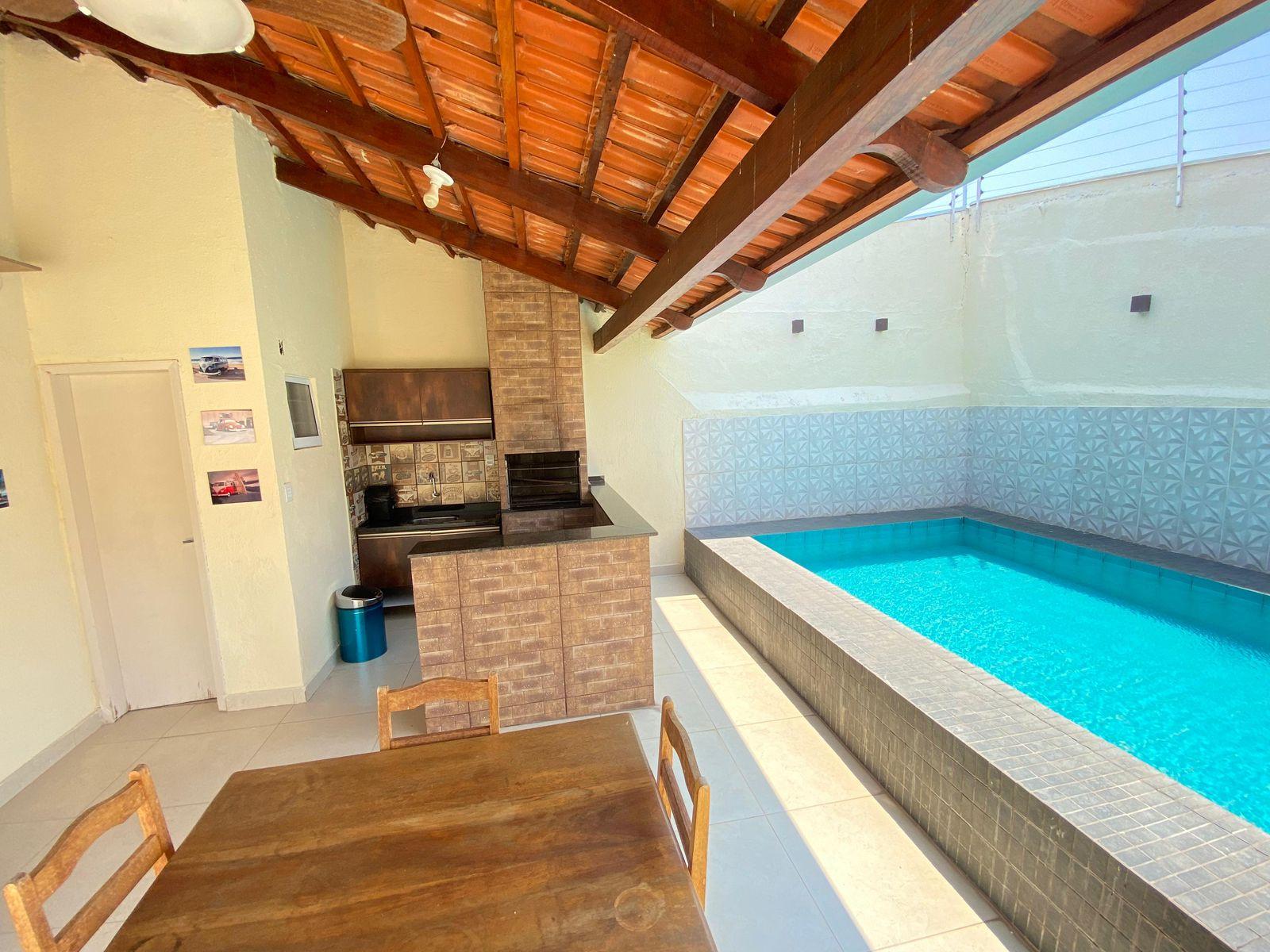 Linda casa no Jardim Europa com piscina, energia solar e móvei...