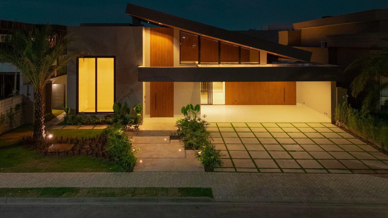 Casa térrea de luxo no Condomínio Supremo Itália com 4 suítes,...