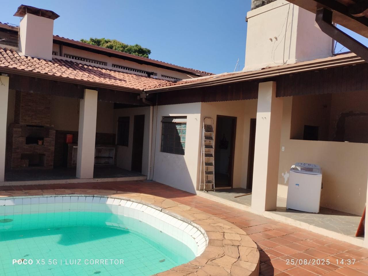 Casa ampla com piscina e 4 quartos no bairro Boa Esperança