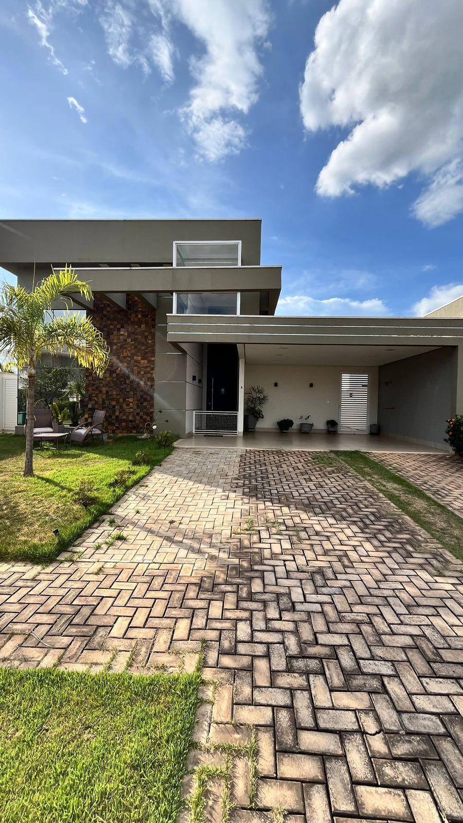 Casa térrea no Florais do Valle com piscina e 3 suítes mobiliadas