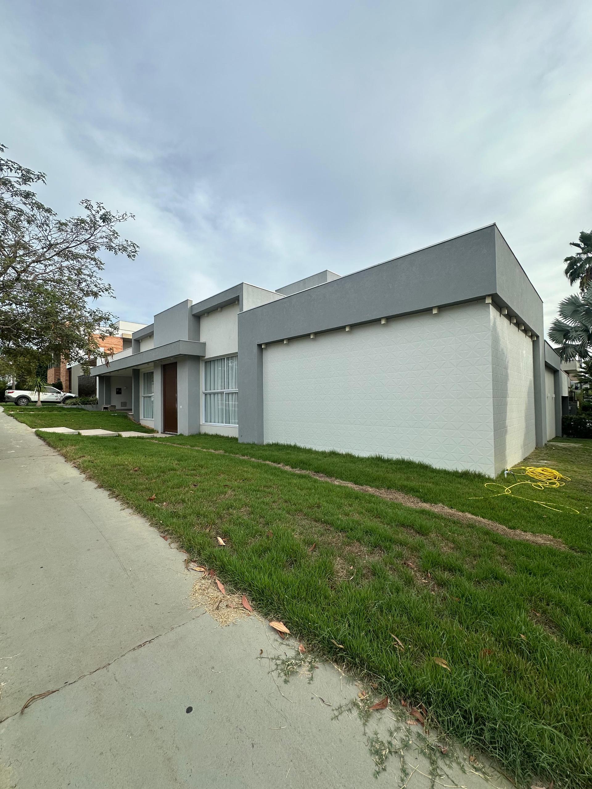 Casa térrea no Condomínio Belvedere I com 3 suítes, espaço gou...