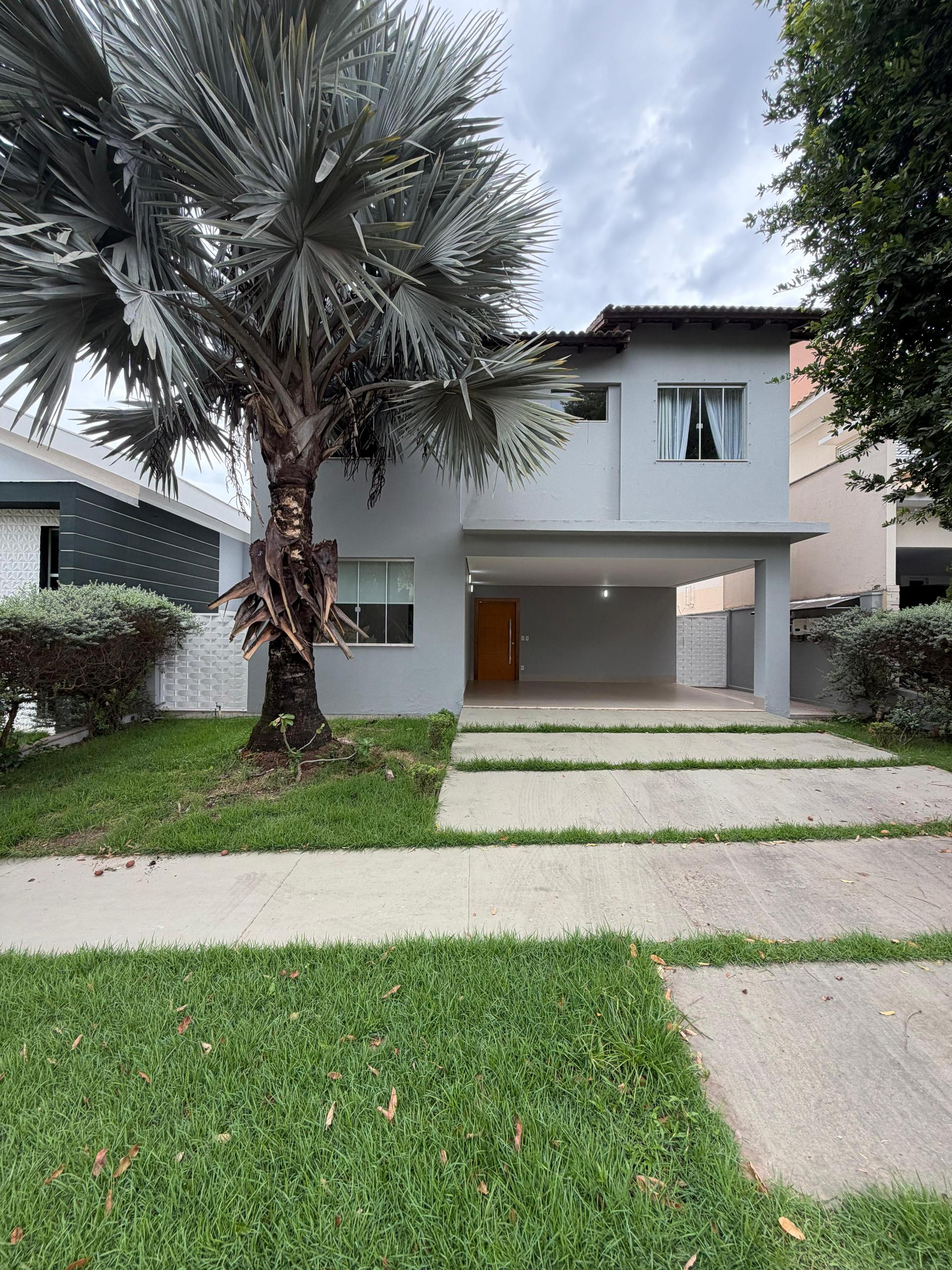 Casa de Alto Padrão à Venda no Condomínio Belvedere I com Pisc...