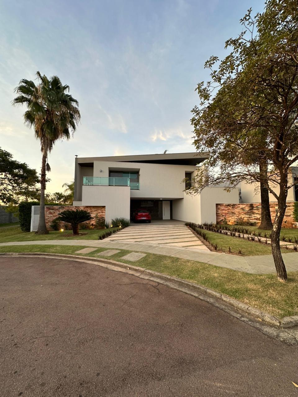 Sobrado de Esquina à Venda no Condomínio Belvedere I com Terre...