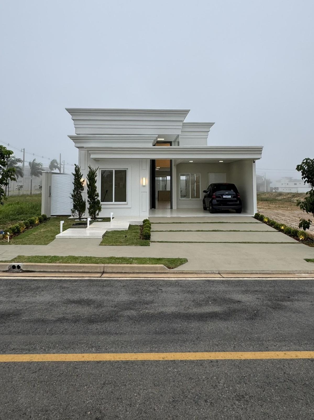Casa Térrea Neoclássica de Alto Padrão à Venda no Florais Chapada