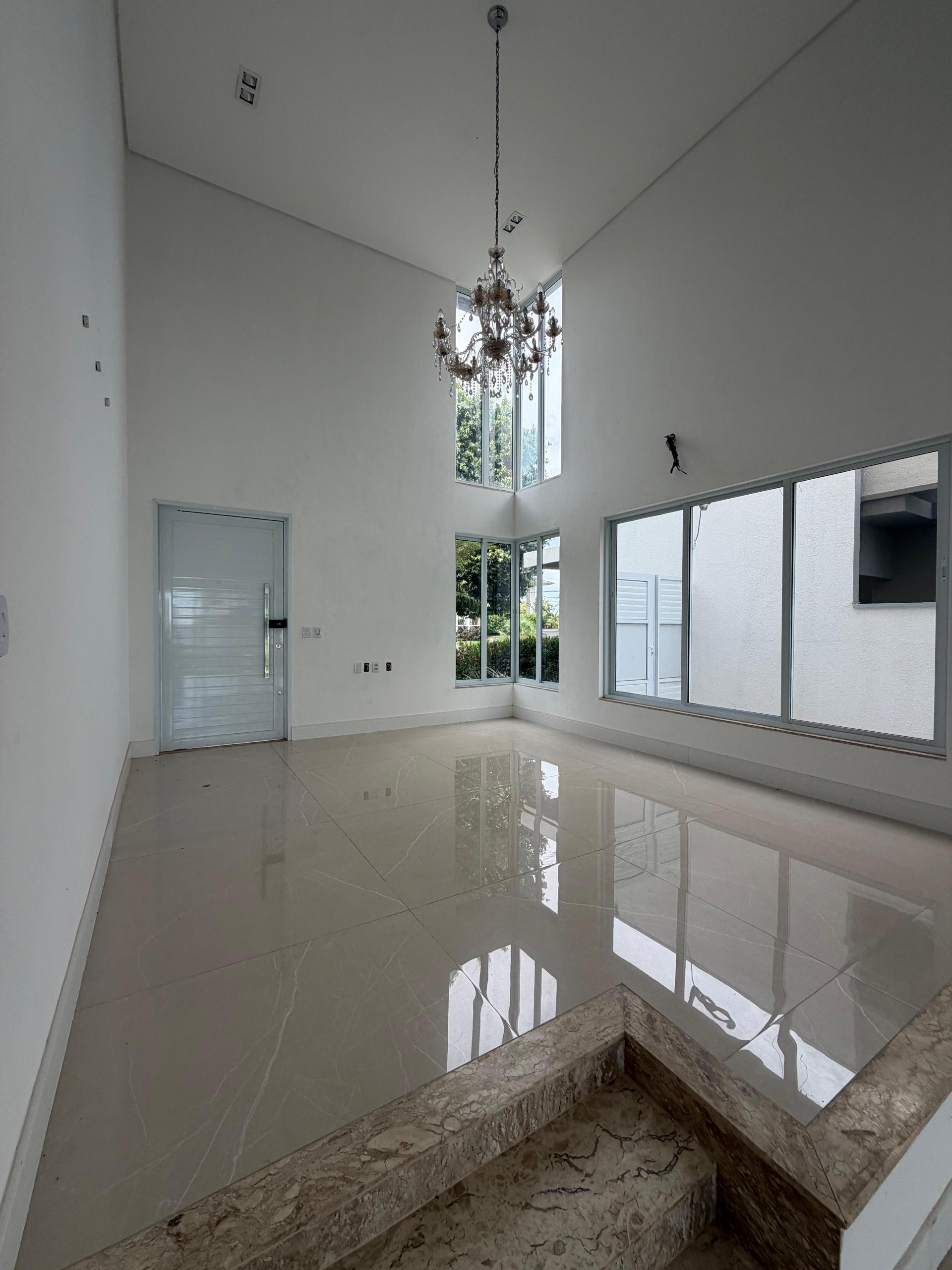 Sobrado de  3 su?tes com energia solar no Condom?nio Belvedere