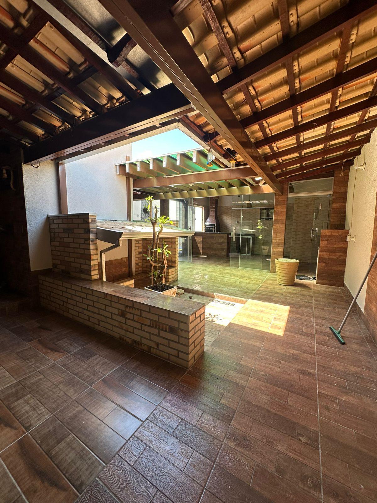 Casa ? Venda no Jardim Imperial com 3 quartos sendo 1 su?te