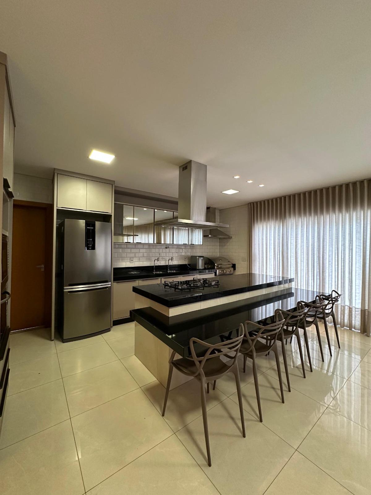 Casa T?rrea no Condom?nio Belvedere I ? venda por R  2.700.000,00
