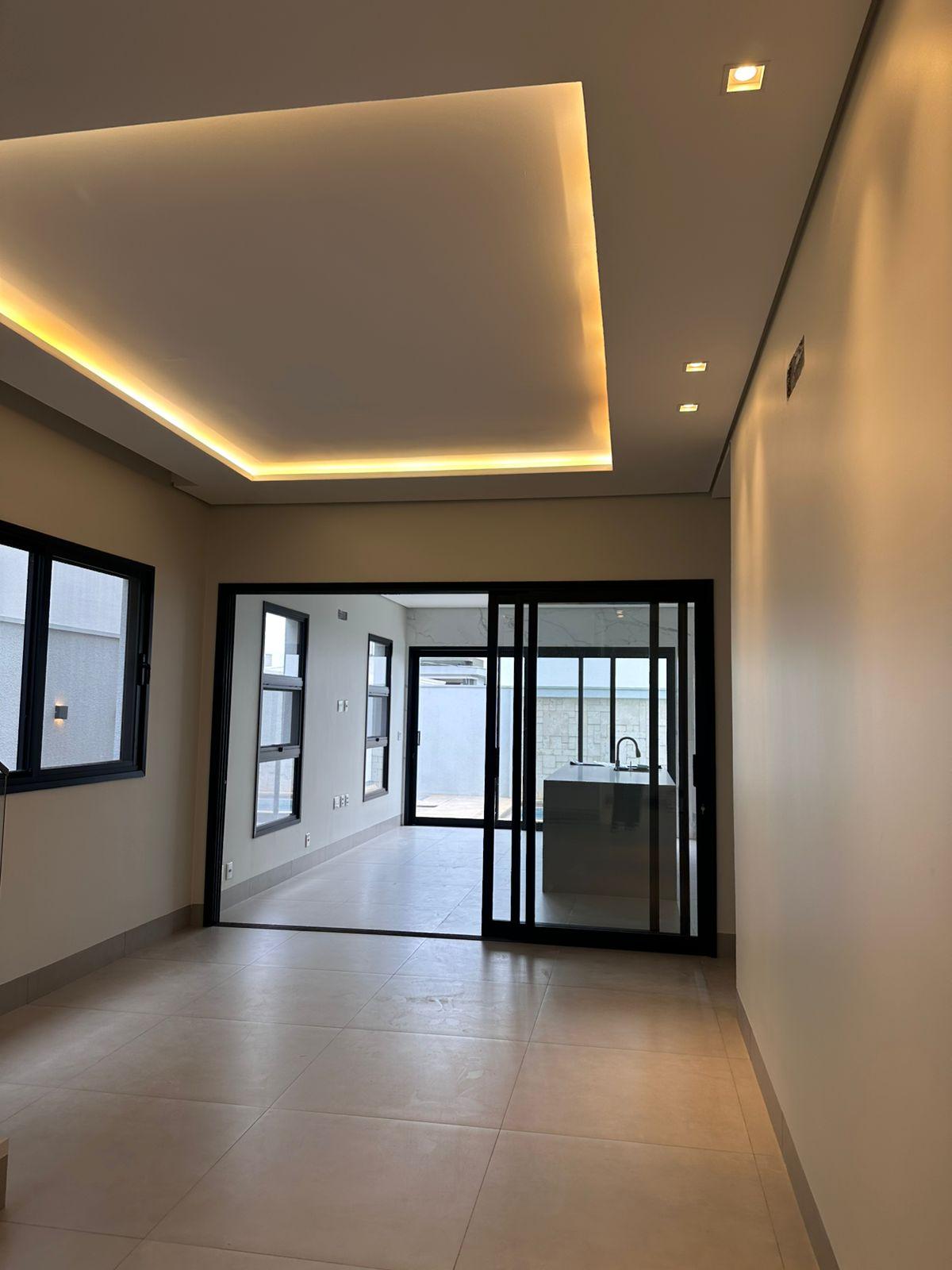 Sobrado à venda no Condomínio Belvedere II por R  2.500.000,00