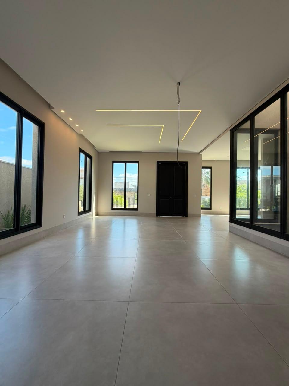 Casa t?rrea no Villa Jardim com design cl?ssico, piscina aquec...