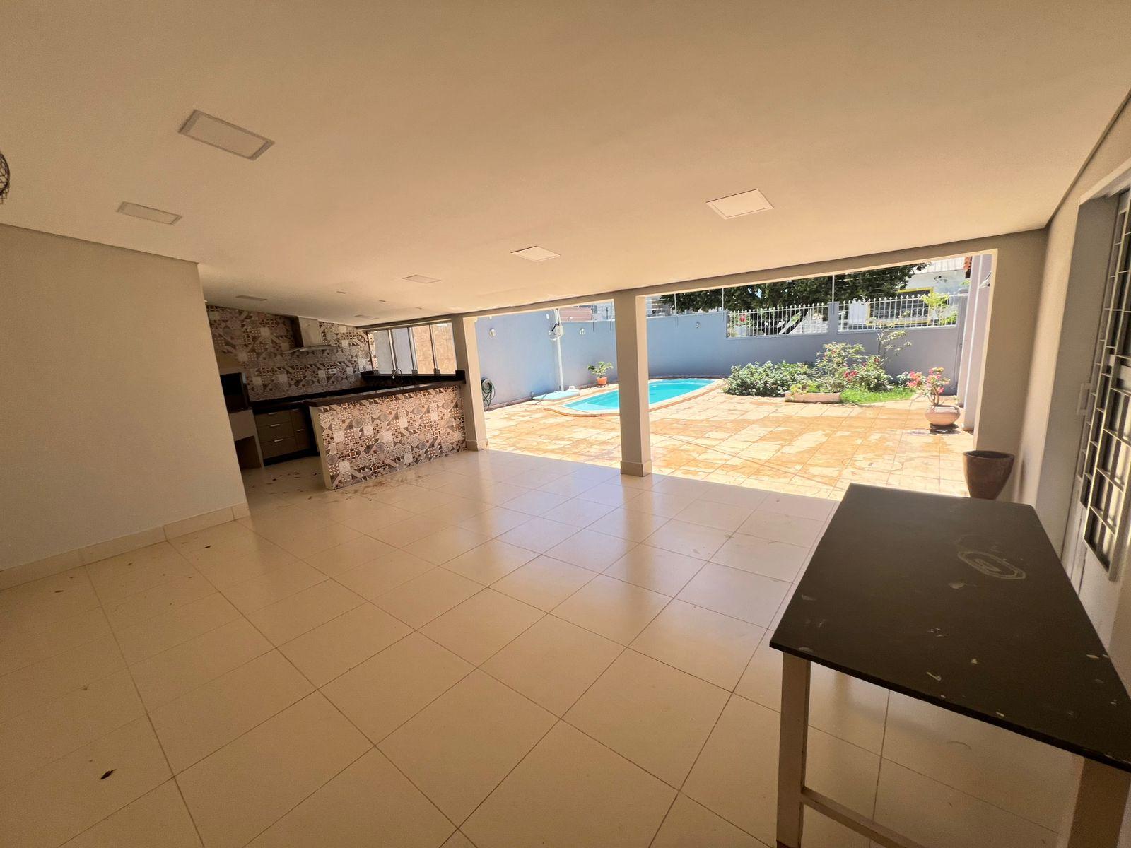Casa de Esquina no Bairro Santa Cruz II à venda por R$ 790.000,00