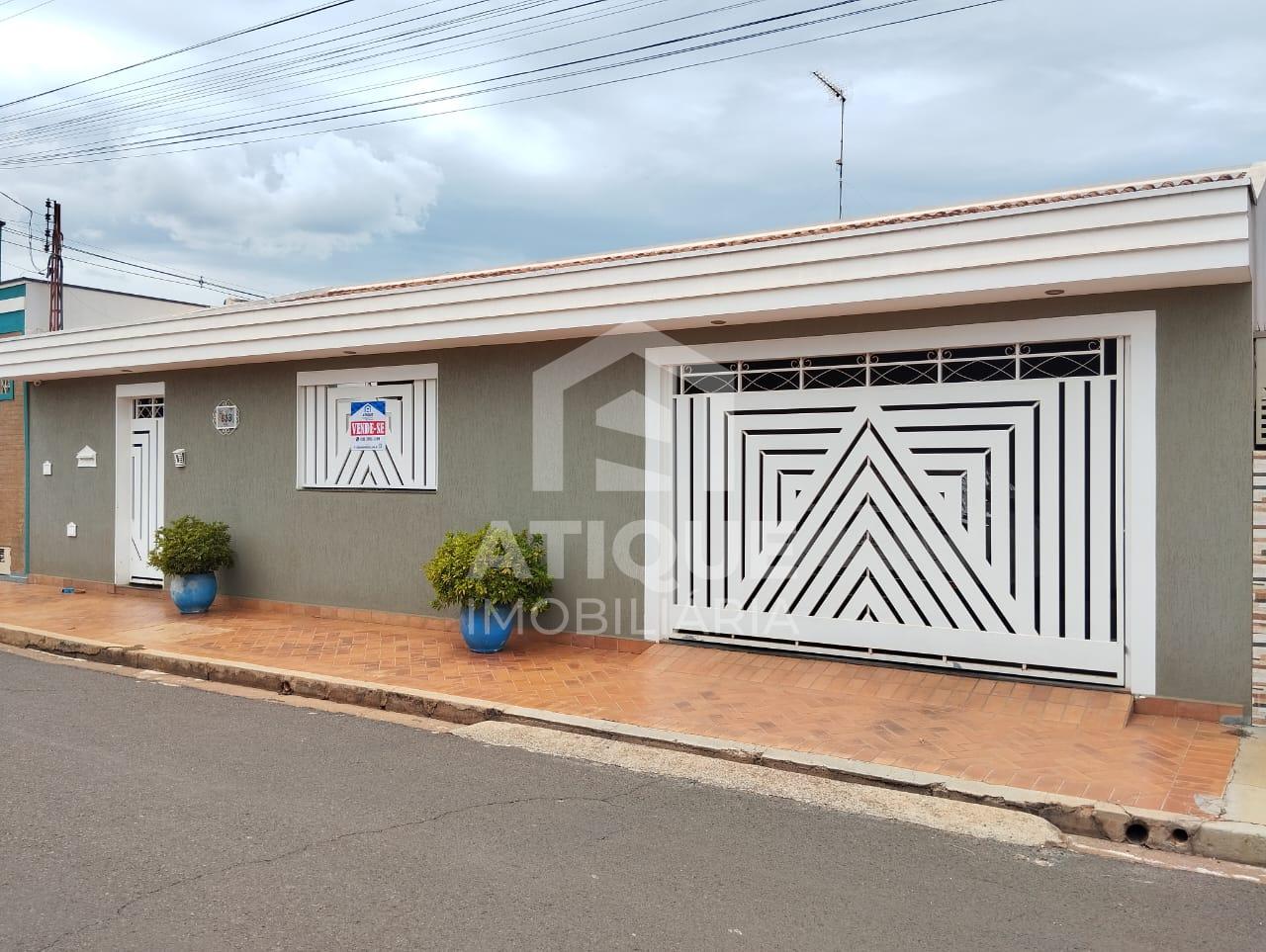 CASA À VENDA, RUA PRIMEIRO DE MAIO, 833, CENTRO, PRADÓPOLIS - SP
