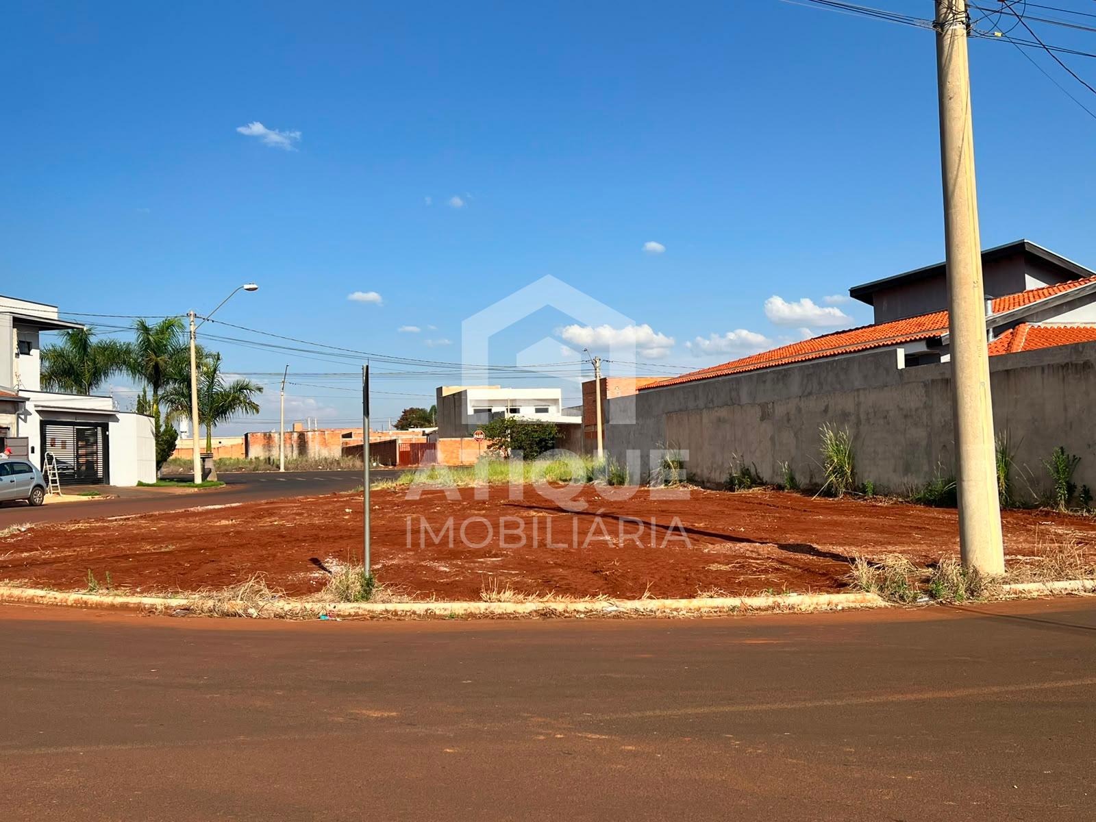 LOTE, R. ADRIANA FABRIS BARBETI, ESQUINA COM, R. GUILHERME CAR...